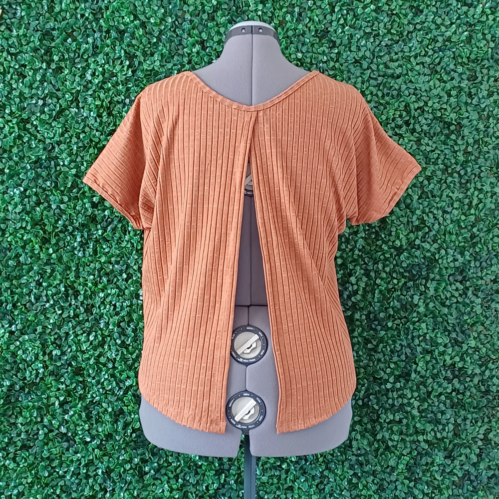 Blusa Jully - Canelada com Abertura nas Costas - Image 3